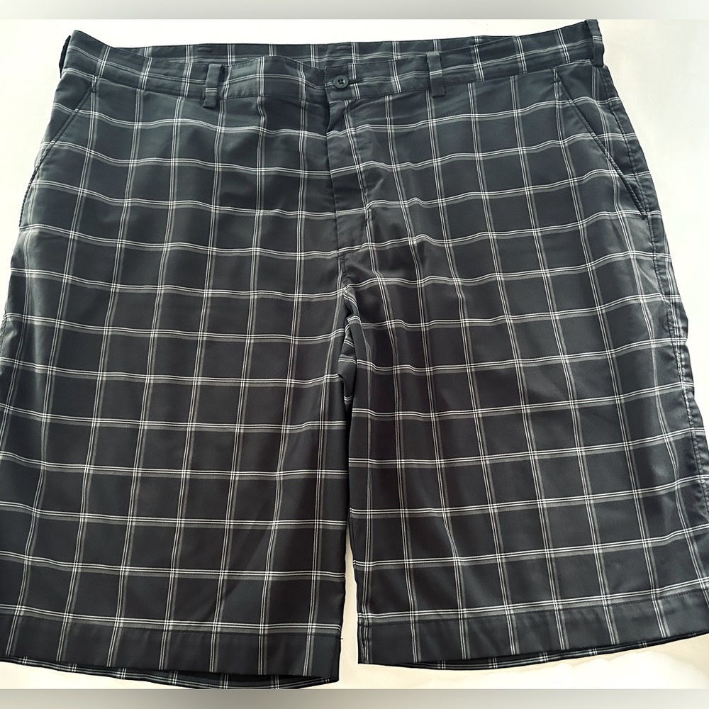 NIKE GOLF men’s size 42 black plaid casual / golf shorts